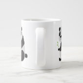 Panda frisst Bambusschuhe Jumbo-Tasse (Rückseite)