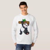 Panda mit Holz bei Krafttraining T-Shirt (Vorne ganz)