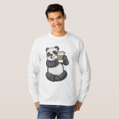Panda mit Kaffee zum Mitnehmen T-Shirt (Vorne ganz)