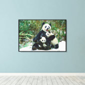 Panda mit Kneipen umwickelt Leinwanddruck (Insitu (Holzboden))