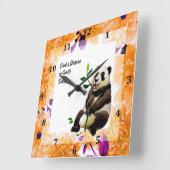 Panda mit orangefarbenen Blume Quadratische Wanduhr (Winkel)