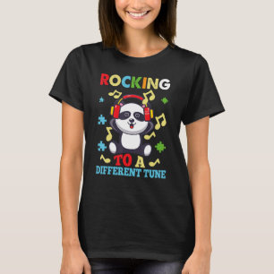 Panda rockt zu einem anderen Tune Autismus Bewusst T-Shirt