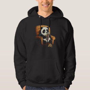 Panda sitzt auf dem Sofa und isst Popcorn Hoodie