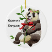 Panda sitzt mit einem Kranz auf seinem Kopf & Bow Keramik Ornament (Hinten)