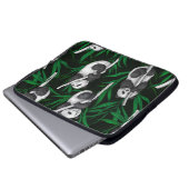 Panda-Sträucher auf dunkelgrüner Ebene Laptopschutzhülle (Vorne Knopf)