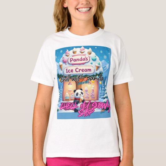 Panda takes bold step in winter wonderland T-Shirt (Vorderseite)
