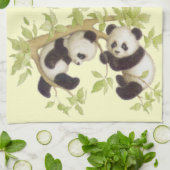 Pandas, der in einem Baum spielt Geschirrtuch (Gefaltet)