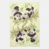 Pandas, der in einem Baum spielt Geschirrtuch (Vertikal)