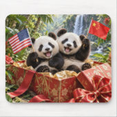 Pandas in Geschenkbox Mousepad (Vorne)