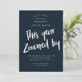 Pandemie Abschluss Foto Party Einladung (Stehend Vorderseite)