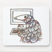 Pangolin auf einem Computer Mousepad (Vorne)