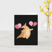 Pangolin Celebrating Sticker Karte (Gelbe Blume)