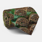 Pangolin deckte Krawatte mit Ziegeln (Gerollt)