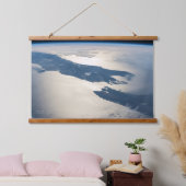 Panorama aus dem Weltraum Highlight Koch Straße Wandteppich Mit Holzrahmen (Schlafzimmer)