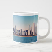 Panorama der Chicago-Skyline Jumbo-Tasse (Rechts)