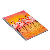Panorama der rosa Flamingos auf einem hellrosa Hin Notizblock (Rechte Seite)