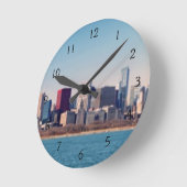 Panorama der Skyline von Chicago Runde Wanduhr (Winkel)