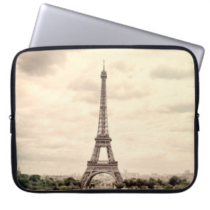 Panorama Eiffelturm in Paris. Frankreich. Vintag v Laptopschutzhülle