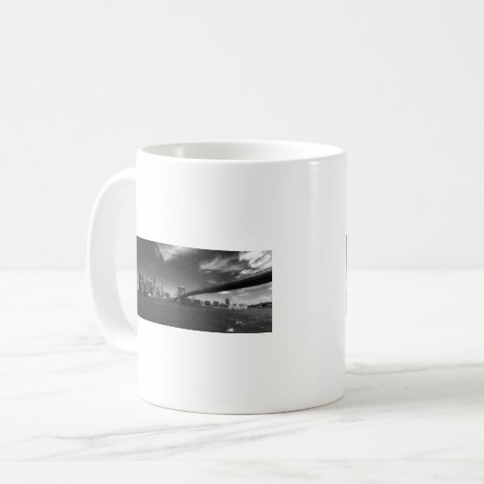 Panorama-Schwarz-weiß Brooklyn Kaffeetasse (Vorderseite Links)