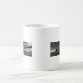 Panorama-Schwarz-weiß Brooklyn Kaffeetasse (Mittel)