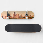 Panorama von Chicago-Skylinen am Sonnenaufgang Skateboard (Horizontal)