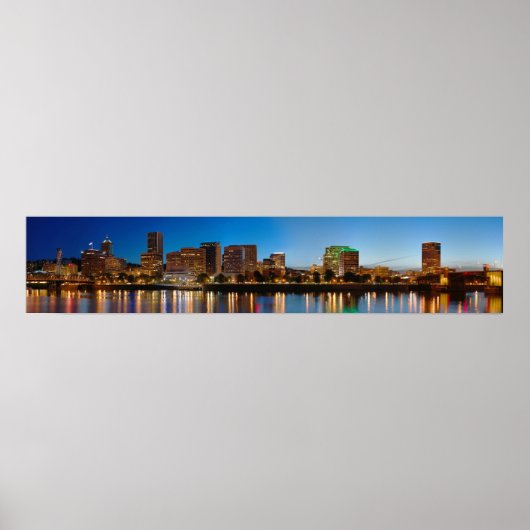 Panorama von Portland Oregon in der Nacht Poster (Vorne)
