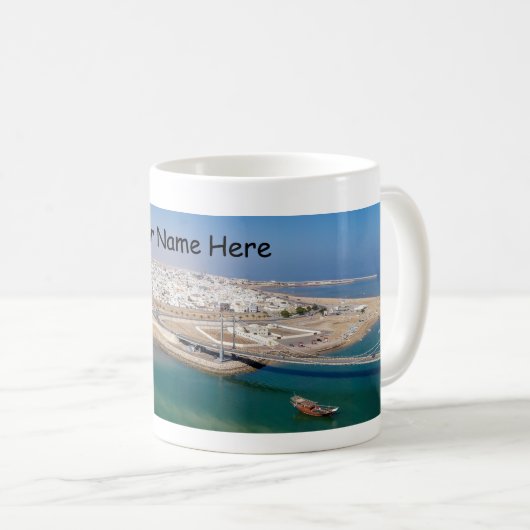 Panoramaaussicht auf den Hafen von Sur - Oman Kaffeetasse (VorderseiteRechts)