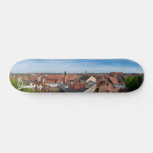 Panoramaaussicht auf die Altstadt von oben in Bamb Skateboard