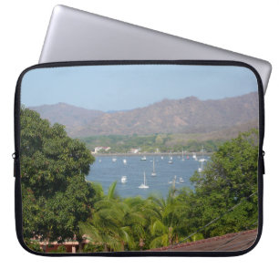 Panoramablick auf Flamingo Beach, Costa Rica Laptopschutzhülle