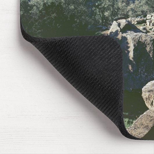 Panoramablick des Standorts mit dem tholos Tempel Mousepad (Ecke)