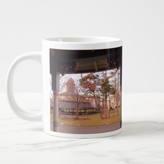 Panoramablick vom Porch - Martha's Vineyard Jumbo-Tasse (Links)