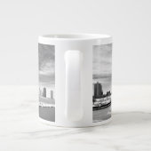 Panoramablick von Chicago-Skylinen im Winter Jumbo-Tasse (Rückseite)