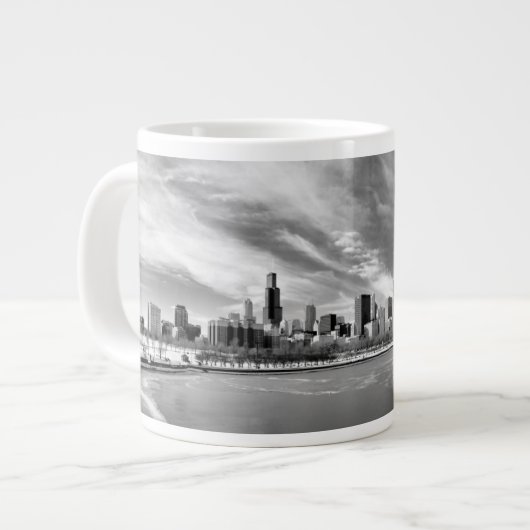 Panoramablick von Chicago-Skylinen im Winter Jumbo-Tasse (Vorderseite Links)
