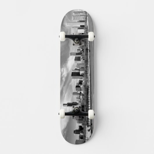Panoramablick von Chicago-Skylinen im Winter Skateboard (Vorderseite)