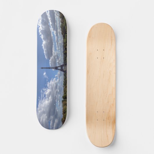 Panoramasicht auf den Eiffelturm von Trocadero aus Skateboard (Vorderseite)