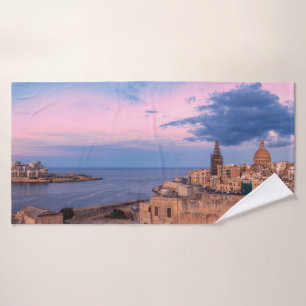 Panoramasicht auf den Sonnenuntergang über Vallett Badehandtuch