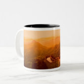 Panoramasicht auf die Große Mauer, China Zweifarbige Tasse (Vorderseite Links)