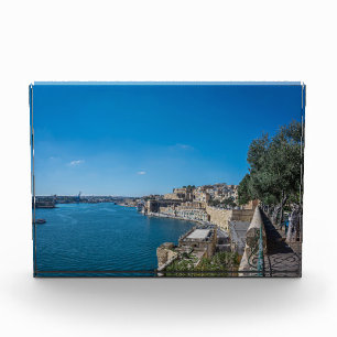 Panoramasicht auf die Stadtmauer und den Hafen von Fotoblock