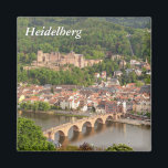 Panoramasicht auf Heidelberg Magnet<br><div class="desc">Dieser Andenkomotor zeichnet sich durch ein Foto des Stadtanblicks vom Philosophenweg, Heidelberg, Baden-Württemberg aus. Der Text ist anpassbar oder abnehmbar. Die Magnete machen ein Geschenk, oder ein persönliches Geschenk, um auf Ihrem Kühlschrank oder Aktenschrank zu bleiben. Dieser quadratische Magnet ist 2" x 2" (5cm x 5cm) oder Sie können aus...</div>