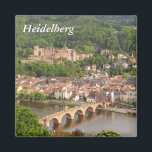 Panoramasicht auf Heidelberg Magnet<br><div class="desc">Dieser Andenkomotor zeichnet sich durch ein Foto des Stadtanblicks vom Philosophenweg, Heidelberg, Baden-Württemberg aus. Der Text ist anpassbar oder abnehmbar. Die Magnete machen ein Geschenk, oder ein persönliches Geschenk, um auf Ihrem Kühlschrank oder Aktenschrank zu bleiben. Dieser quadratische Magnet ist 2" x 2" (5cm x 5cm) oder Sie können aus...</div>