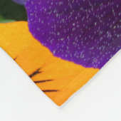 Pansy Bloom: Garden Beauty Nah-up. Fleecedecke (Ecke)