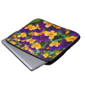 Pansy Bloom: Garden Beauty Nah-up. Laptopschutzhülle (Vorne Knopf)