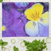 Pansy Blume schwimmen im Vogelbad mit Tau 2 Handtuch (Gefaltet)