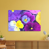 Pansy Blume schwimmen im Vogelbad mit Tau Leinwanddruck (Insitu (Wohnzimmer))