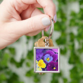 Pansy Blume schwimmen im Vogelbad mit Taube Schlüsselanhänger (Hand)