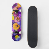 Pansy Blume schwimmen im Vogelbad mit Taube Skateboard (Vorderseite)