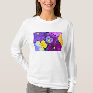 Pansy Blume schwimmen im Vogelbad mit Taube T-Shirt
