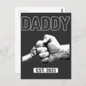 Papa 2021 Daddy Fist Bump Son and Vater Postkarte (Vorne/Hinten)