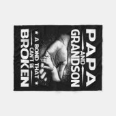 Papa And Grandson A Bond That Can't Be Broken Fleecedecke (Vorderseite (Horizontal))