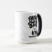 Papa Bear Mug – Protector & Guide Panda Design Verwandlungstasse (VorderseiteRechts)
